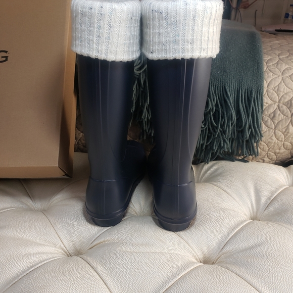 UGG Authentic Navy Shelby Rainboots - Picture 5 of 8